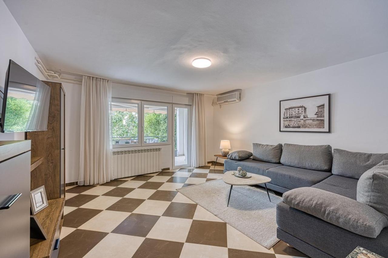 Apartments Claudio Пореч Экстерьер фото